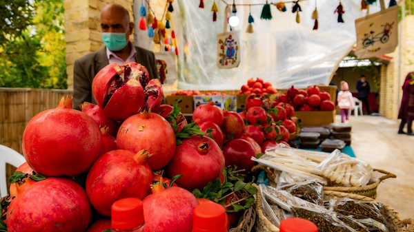 فصل پاییز با «جشنواره انار» جوشقان کاشان