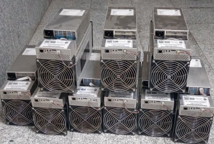 کشف ۳۰ ماینر از یک کارخانه متروکه در کاشان